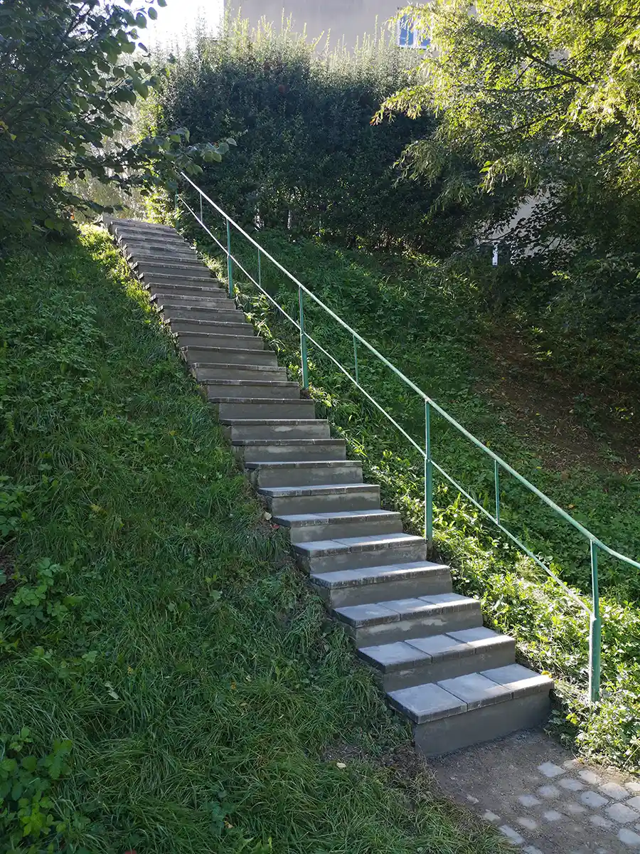 Oprava schodů mezi ulicemi Obřanská a Trávníky